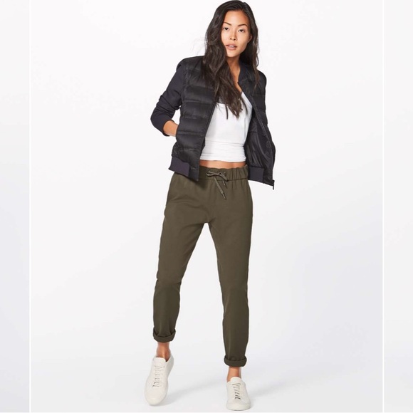 Reversible lululemon Down & Around Bomber Jacket - Picture 9 of 14